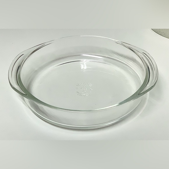 Mid Century Vintage Pyrex 221 8 1/4" Double Handled Tempered Glass Casserole - Picture 6 of 7